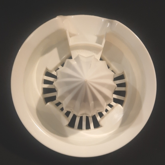 Vintage Gemco Citrus Hand Juicer White w/ Strawberries Plastic Lid Glass Jar - Picture 7 of 8